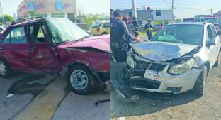 Conductora se pasa tope y se impacta contra un automóvil, en Querétaro. Noticias en tiempo real