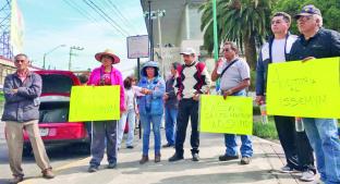 Burócratas contra sus líderes por no protestar por ley del ISSEMyM, en Toluca. Noticias en tiempo real