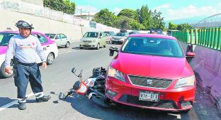Sale ileso motociclista que fue arrastrado por automóvil, en Cuernavaca. Noticias en tiempo real
