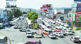 Ruteros y taxistas realizan otro bloqueo, en Cuernavaca. Noticias en tiempo real