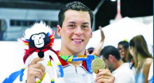 Nadador morelense recibe reconocimiento por ganar cuatro medallas en los Centroamericanos. Noticias en tiempo real