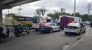 Vecinos golpean a ladrón por tratar de robar una camioneta, en San Lorenzo Tepaltitlán. Noticias en tiempo real