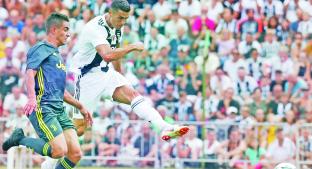 Cristiano Ronaldo se luce en su debut como 'bianconero'. Noticias en tiempo real
