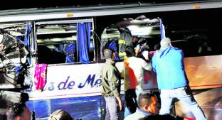 Aparatoso accidente deja un muerto y 25 heridos en Guanajuato. Noticias en tiempo real
