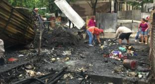 Cae rayo sobre comunidad en Veracruz y calcina 11 casas. Noticias en tiempo real