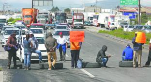 Bloquean carretera por escasez de agua en Toluca. Noticias en tiempo real