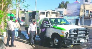 Recolector de deshechos termina con la pierna rota en accidente, en Querétaro. Noticias en tiempo real