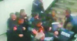 Policías dan golpiza a usuario del Metro, en estación Zócalo. Noticias en tiempo real