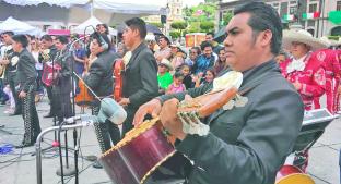 Mariachis arman fiesta para fomentar tradiciones, en Plaza de los Mártires . Noticias en tiempo real