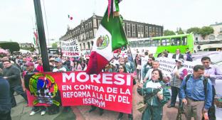 Manifestantes exigen derogación de “Ley del Issemym”, en Toluca. Noticias en tiempo real