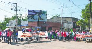 Padres de familia bloquean avenida principal de Jojutla, exigen reparación de escuela. Noticias en tiempo real