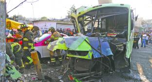 Unidad del transporte público se impacta en calles de Cuautepec y deja 31 heridos. Noticias en tiempo real