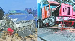 Conductor ebrio se estrella contra camión en la carretera Toluca - Palmillas. Noticias en tiempo real