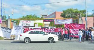 Trabajadores administrativos de la UAEM amenazan con protestas, en Cuernavaca. Noticias en tiempo real