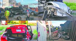 Tráiler se queda sin frenos y se impacta con ocho vehículos, en San Juan del Río. Noticias en tiempo real