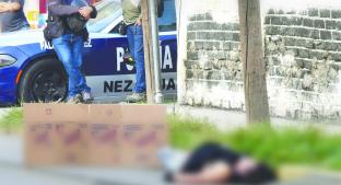 Vecinos encuentran cadáver de una mujer junto a la banqueta, en Nezahualcóyotl. Noticias en tiempo real