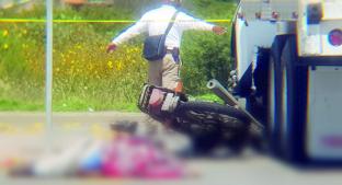 Fallece motociclista al impactarse contra camión de carga, en León. Noticias en tiempo real