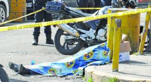 Taxista muere de un infarto frente a los ojos de todos, en Toluca. Noticias en tiempo real