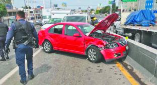 Carambolazo entre cinco vehículos deja un herido, en Querétaro. Noticias en tiempo real