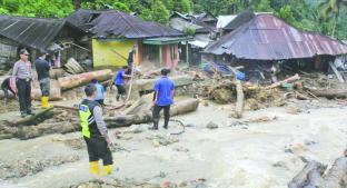 Siguen los desastres en Indonesia, al menos 22 muertos por inundaciones. Noticias en tiempo real