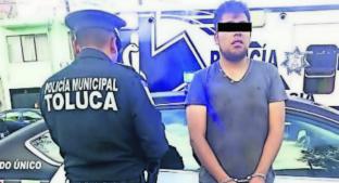 Dan golpiza a presunto delincuente en Toluca. Noticias en tiempo real