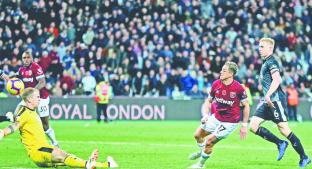 “El Chicharito” metió su primer gol en la temporada con el West Ham. Noticias en tiempo real