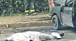 Automovilista choca contra tronco de un árbol, en alcaldía Álvaro Obregón. Noticias en tiempo real