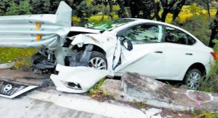 Automovilista impactó contra los rieles del Paso Exprés en la colonia Milpillas. Noticias en tiempo real