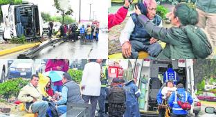 Trece pasajeros heridos al volcar camión, en Corregidora. Noticias en tiempo real