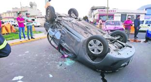 Por pasarse el alto provoca carambola y deja cinco heridos, en Toluca. Noticias en tiempo real