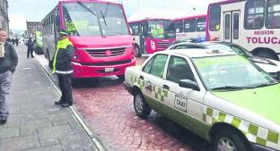 Camionero y  taxista se enfrentan a picotazos, en avenida Lerdo de Tejada . Noticias en tiempo real