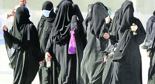 Mujeres saudíes usan ropa al revés; se hartan de velo. Noticias en tiempo real