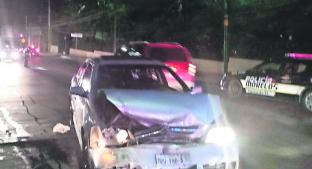 Cafre se estrella contra automóvil, en la colonia Las Palmas. Noticias en tiempo real