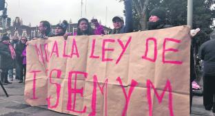Celebran por cancelación de la Ley ISSEMyM, en Toluca. Noticias en tiempo real