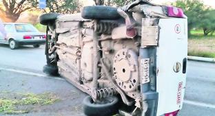 Camioneta se impacta contra un camión y pasajera muere, en El Marqués. Noticias en tiempo real