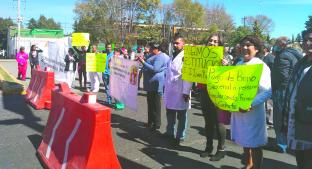 Trabajadores del Sector de Salud exigen bono sexenal, en el Valle de Toluca. Noticias en tiempo real