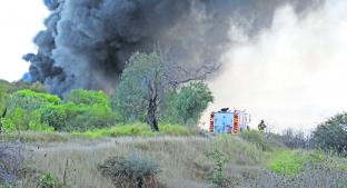 Arden dos tomas clandestinas de combustible en Corregidora. Noticias en tiempo real