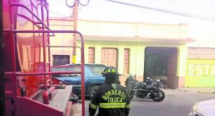 Cortocircuito provoca incendio en dos cuartos de una vivienda, en Toluca. Noticias en tiempo real
