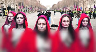 Protestan mujeres semidesnudas, en Francia . Noticias en tiempo real
