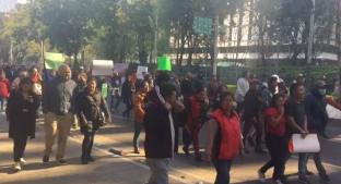 Comerciantes exigen derecho a vender en la vía pública, en Paseo de la Reforma. Noticias en tiempo real