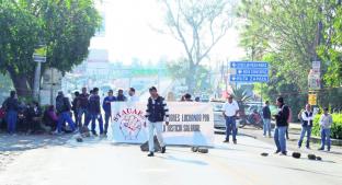 Trabajadores de la UAEM realizan bloqueo de 12 horas en Cuernavaca. Noticias en tiempo real