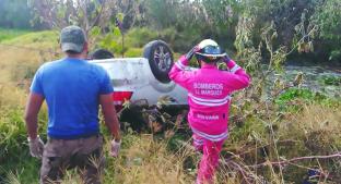Muere conductor al caer su automóvil a un canal residual, en El Marqués. Noticias en tiempo real