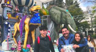 Familias buscan fotografiarse con los Reyes Magos en el Parque Alameda Cuauhtémoc, Toluca. Noticias en tiempo real