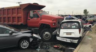 Mortal choque entre dos taxis, dos autos y un camión en Ecatepec, Estado de México. Noticias en tiempo real