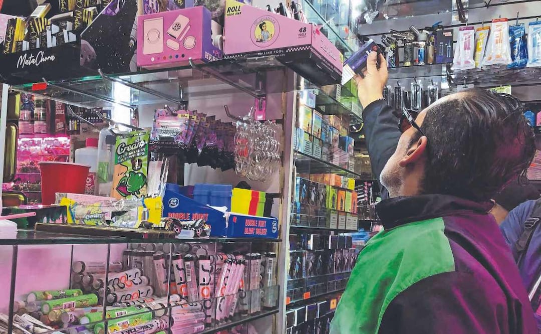 Prohibidos, pero a la venta: vapeadores siguen inundando el Centro Histórico de la CDMX. Foto: (Germán Espinosa. El Gráfico)
