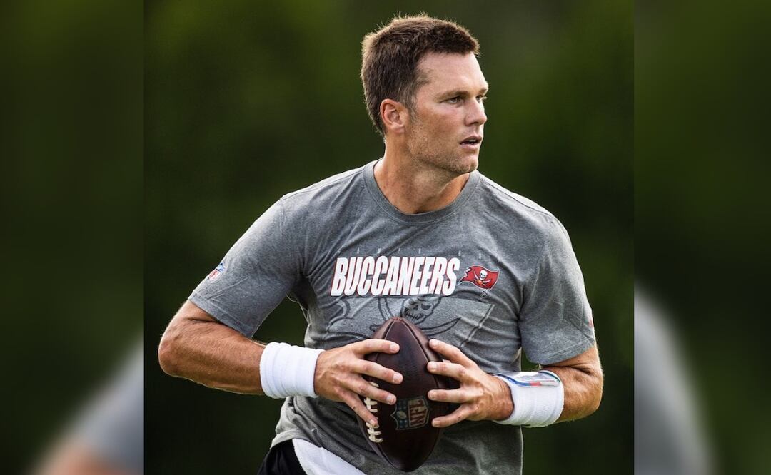 Tom Brady considera salir del retiro y ya hasta mencionó los equipos con los que jugaría