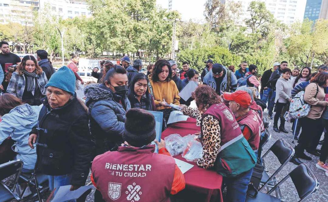Clara Brugada impulsa mejoras laborales: 5 mil plazas heredadas y aumentos para trabajadores del Gobierno de CDMX