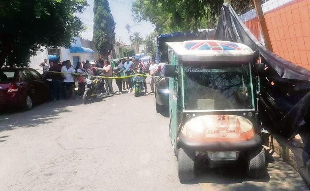 Sicarios ejecutan a líder mototaxista mientras hacía base en un golfitaxi, en Edomex