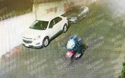 Pasajero vestido de negro pidió un taxi en Iztapalapa… el conductor apareció muerto dentro del auto