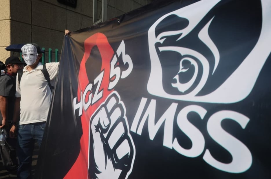Trabajadores del IMSS convocan a nueva megamarcha para este miércoles. Foto: (Luis Camacho)